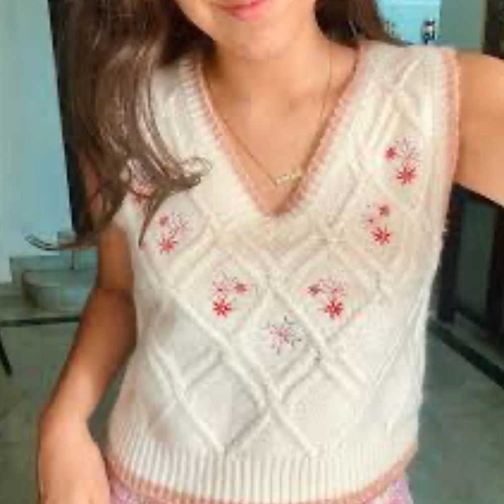 Forever 21 White and Pink Embroidered Crop Top